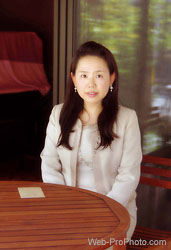 石畳をのぞむテラス席にて